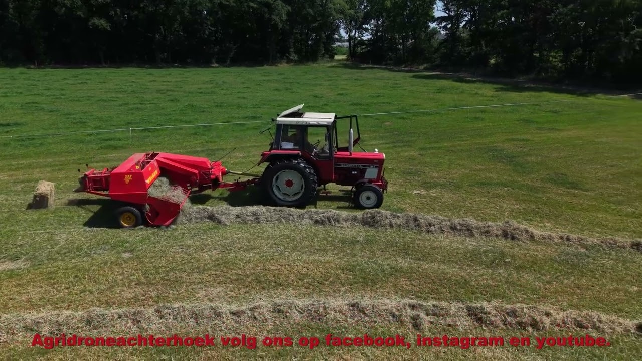 International 844 met Welger ap 61 pers