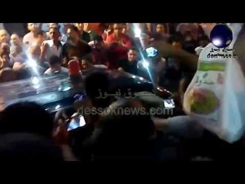 شاهد ماذا فعل أهالى دسوق مع المتهم بقتل سيدة فى لوكانده عقب تمثيله للجريمه