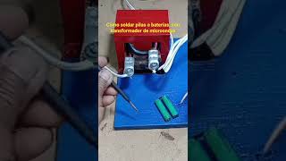 #shorts Cómo soldar pilas o baterías con un transformador de microondas #short