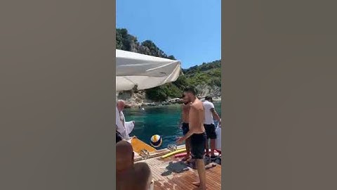 Ο Ιβάν Σαββίδης κάνει ποδαράκια στο σκάφος του!
