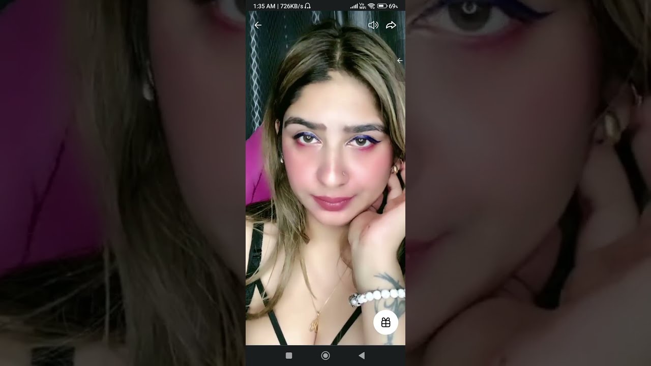 desi hot milf has a nice deep cleavage ❤️ 🔥🔥