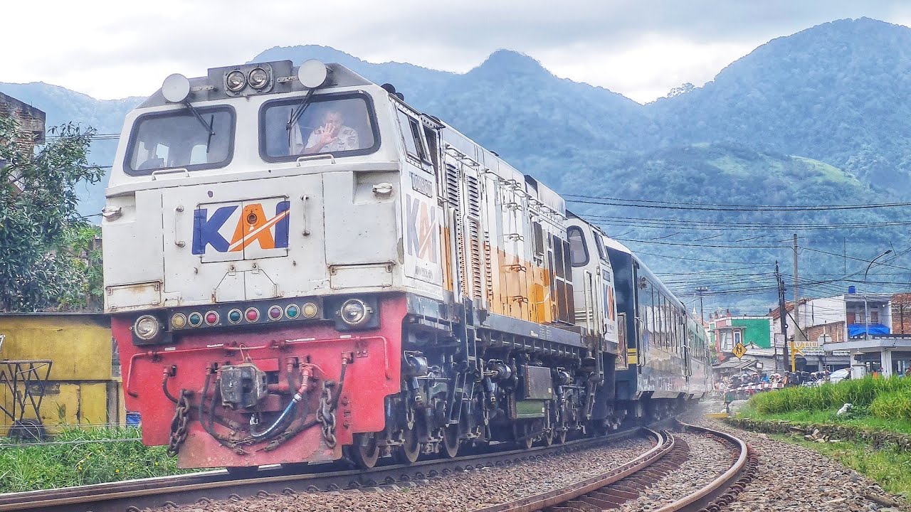 KERETA INI LUDES HABIS TERJUAL MUDIK LEBARAN PADAHAL BARU OPERASI !