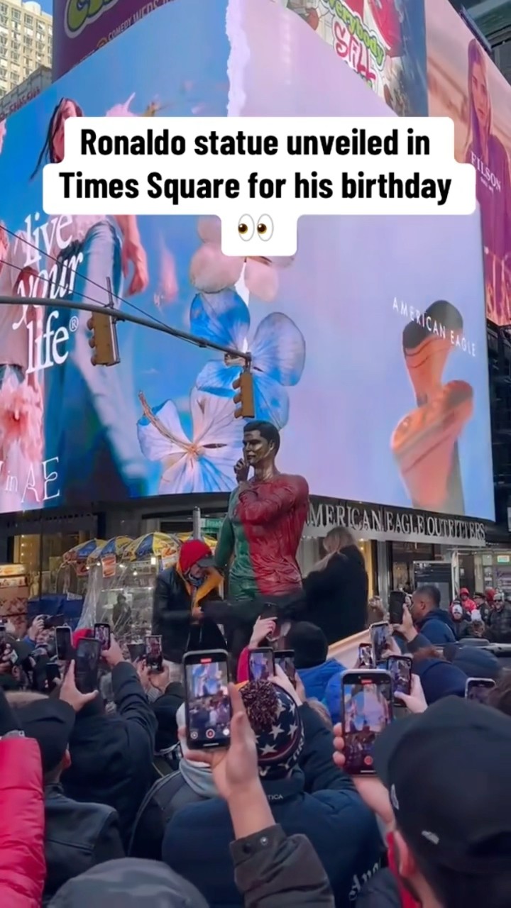 Thoughts on new Ronaldo statue in Times Square? ?