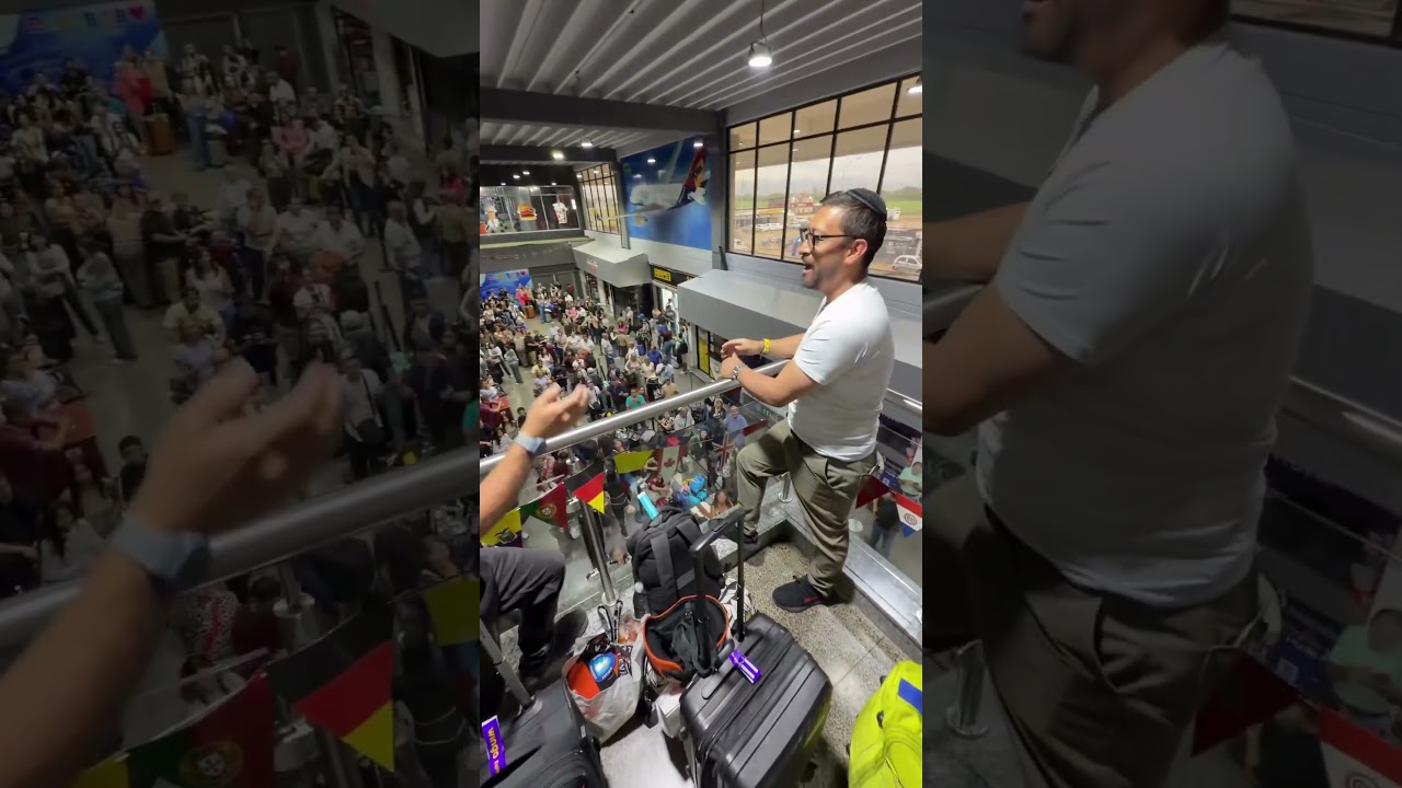 Director of ZAKA Yosef Garmon Singing with Venezuelans at the airport *AM Venezuela 🇻🇪 Chai*