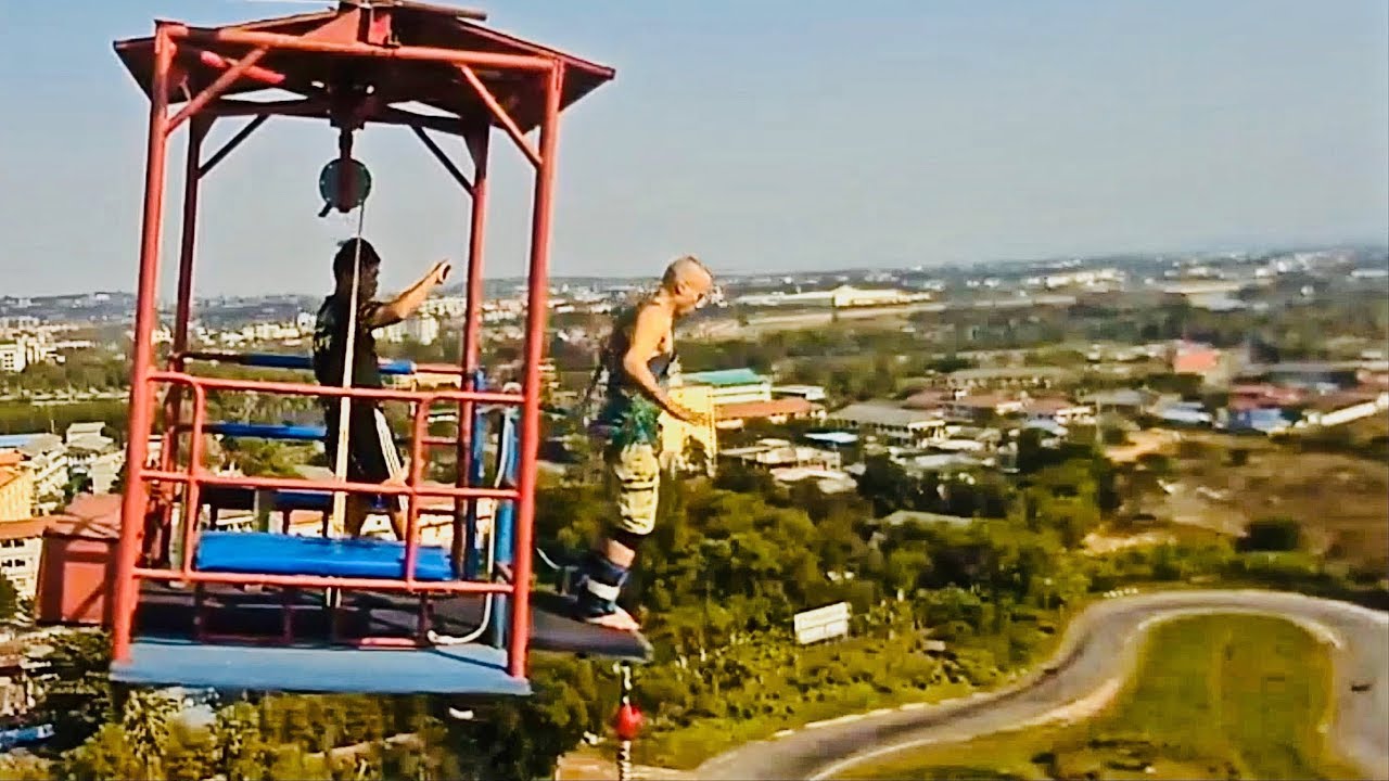 tourist thailand bungee jumping