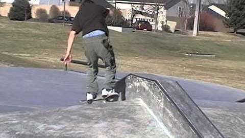 Switch Heelflip Backside Noseslide