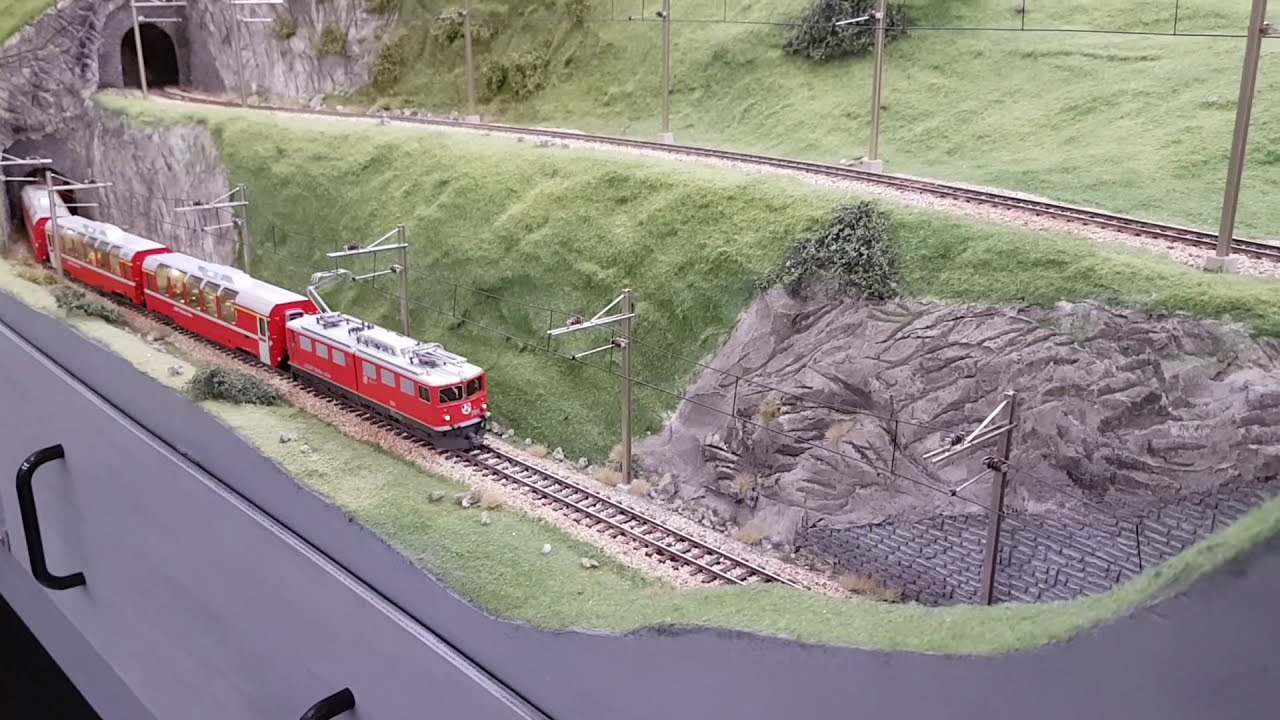 Film der fertigen maveswiss RhB- Modelleisenbahnanlage