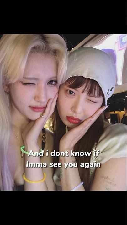 Somi and hyunas kiss👩‍❤️‍💋‍👩 #kpop #somi #hyuna #gameplan #fastfoward #instagram