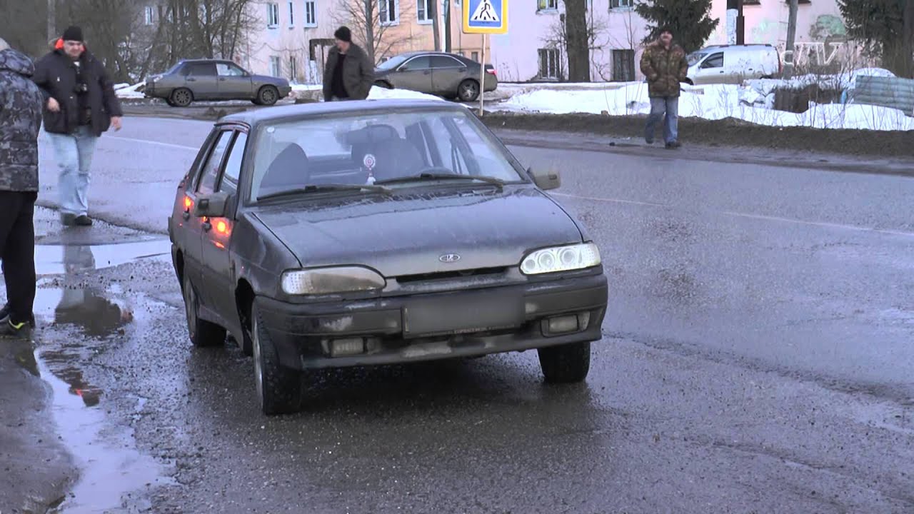Машина обняла столб Машина обняла столб