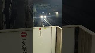 都営12-600形 12-811編成　両国経由　清澄白河行き　飯田橋駅入線　警笛あり