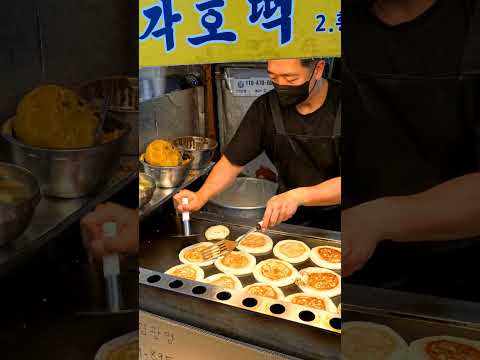 Namdaemun Market hotteok/street food in seoul