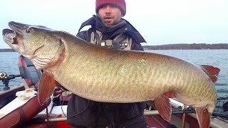 AMAZING 3 GIANT MUSKYS Bite Solo Fishing In November!!! by Todays Angler 13,042 views 5 months ago 22 minutes