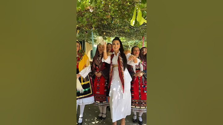 Enisa dances traditional Balkan style 🔥