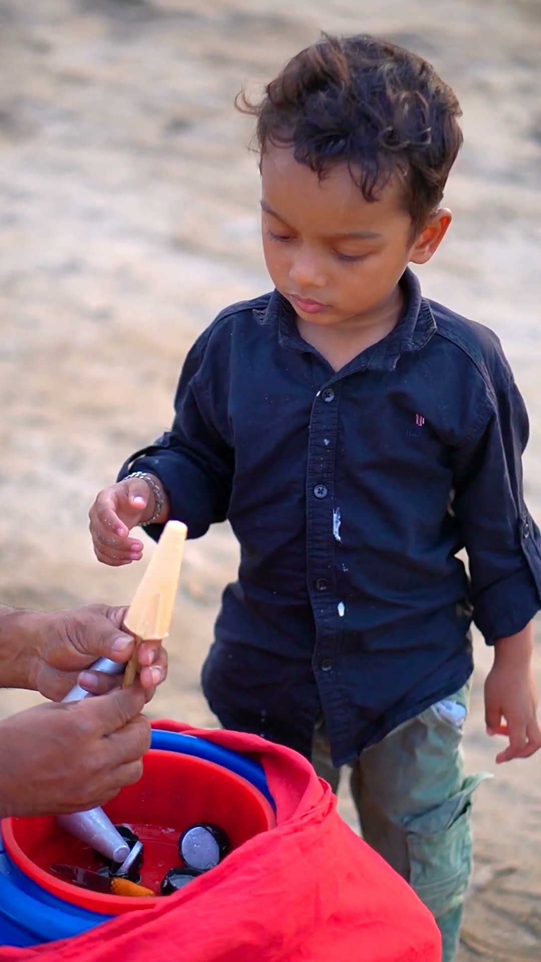 Anam Arhaan Ne Beach par khai kulfi ? #shorts  #viralvideo #viralshorts