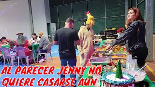 ⁣Vean lo que contestó Jenny cuando le preguntan por boda. Hora de disfrutar la cena.