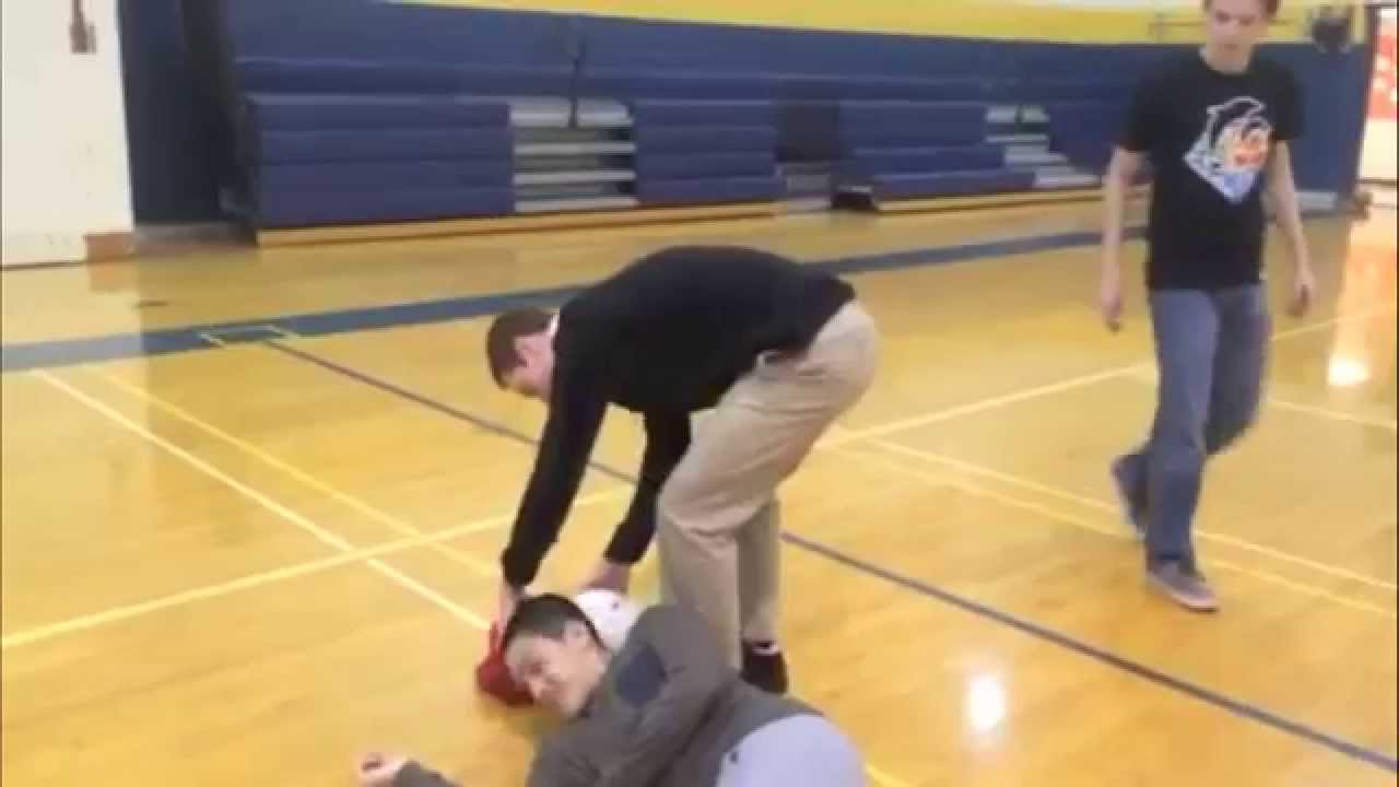Administrating First Aid - YouTube