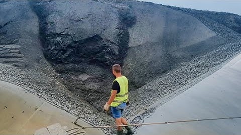 Barge unloads 2200 tons of iron ore, smooth flow is great Part 4 - Vlog of work on barge