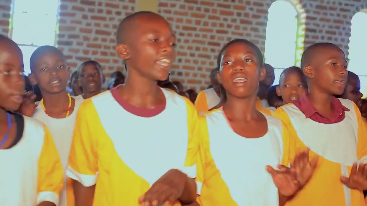 GLORIA - Messe des Saints Innocents by Innocent BISHIKWABO  YARIRIMBWE NA C. DUKURIRE MURI NYAGASANI