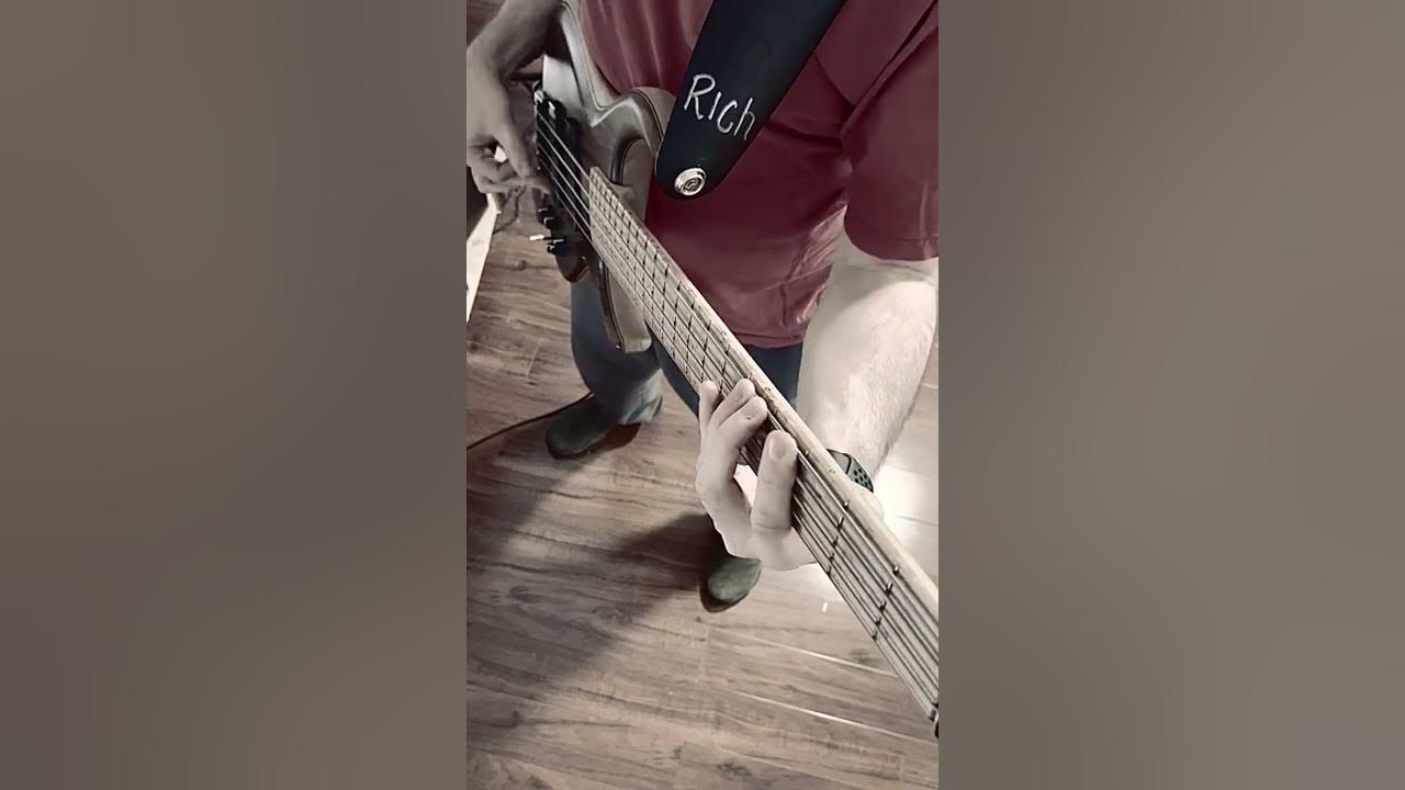 I Will Survive - Gloria Gaynor - Strings melody on bass