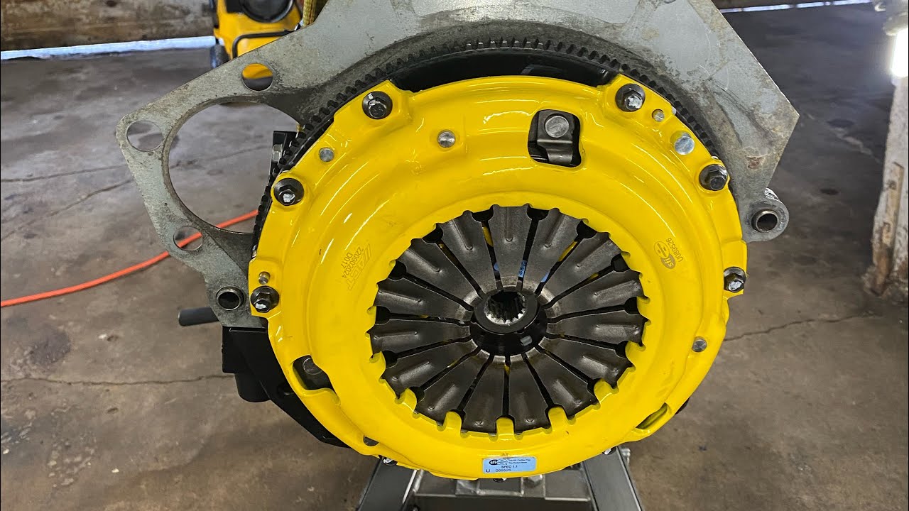 SRT-4 ACT 6 puck street clutch install. - YouTube