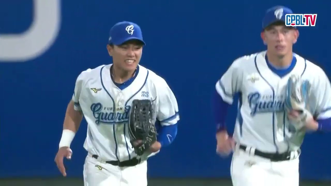 10/01 中信 VS 富邦 九局上，又是周佳樂!周佳樂精彩飛撲再度沒收中信安打