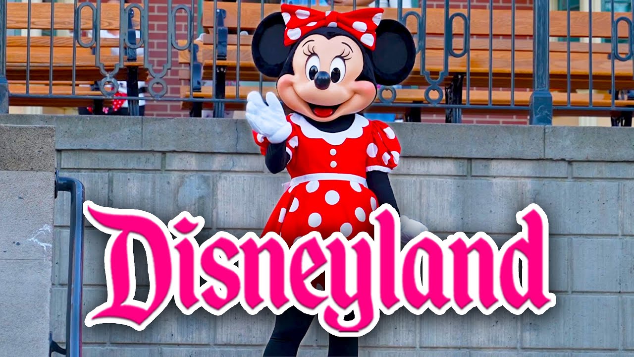 Christmas on Main Street, Minnie & Friends and Storybook Land - Disneyland Walkthrough with Rides