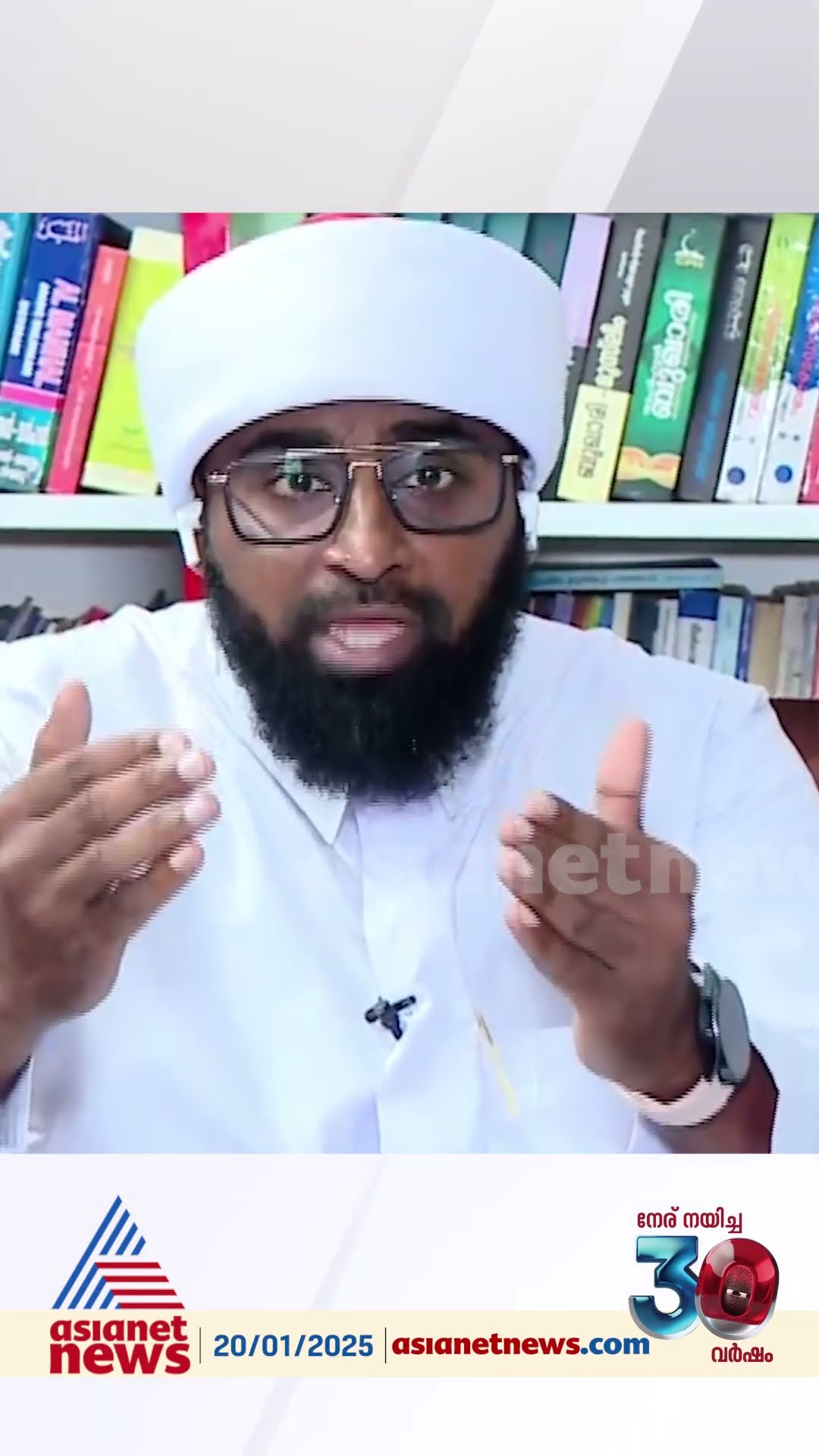 'ഇസ്‌ലാമിന്റെ നിയമങ്ങൾ പറയേണ്ടത് പണ്ഡിതന്മാരാണ്, അത് പറയുന്നത് ഇസ്ലാം പിന്തുടരുന്നവരോടാണ്'