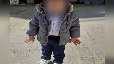 Σπαρακτικές στιγμές επικρατούν στην Κρήτη στο τελευταίο αντίο του 3χρονου Ζαχαρία, ο οποίος έφυγε απ