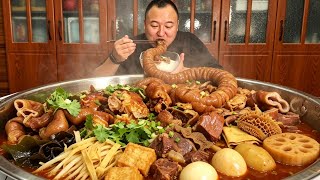 A-Qiang recreates old Beijing lūzhǔ (stewed offal), and it tastes great with rice too!
