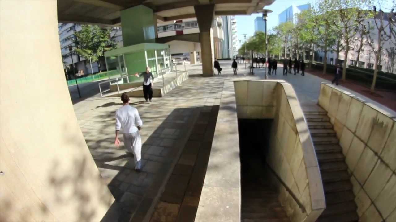 jumping a car One Hour in : La défense - Team PKP