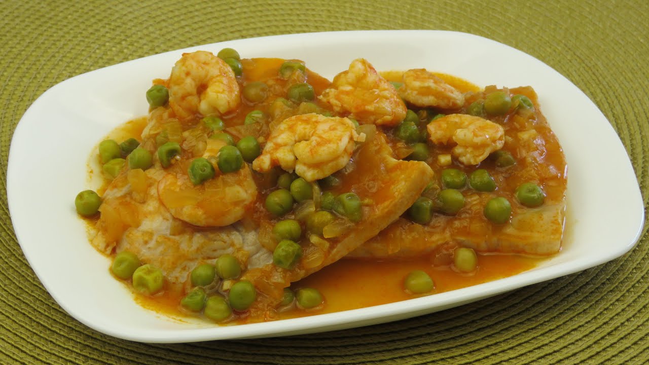 PEZ ESPADA CON LANGOSTINOS Y GUISANTES