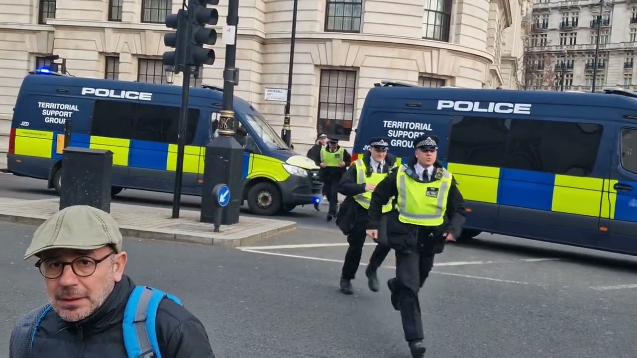 ( Instant Karma) This man MESSED with the WRONG King’s guard \u0026 POLICE officers