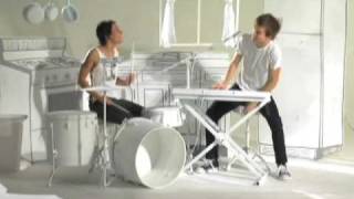 Vignette de la vidéo "Matt & Kim - Yea Yeah"