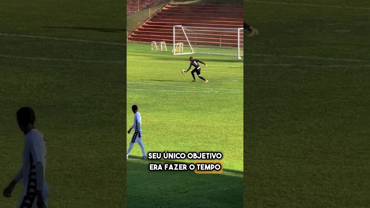 O chute mais sortudo do futebol: o gol que ninguém esperava! 😱⚽