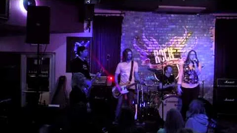 Alanis Morissette - "You Oughta Know" cover by Dia...