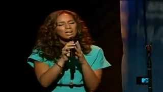 Leona Lewis - Bleeding Love (Live at TRL)