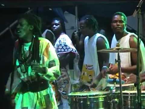 Cheikh Lô in Salvador de Bahia - Sénégal-Brezil (Live) + M'Beddemi (Rehearsal) (December 2007)