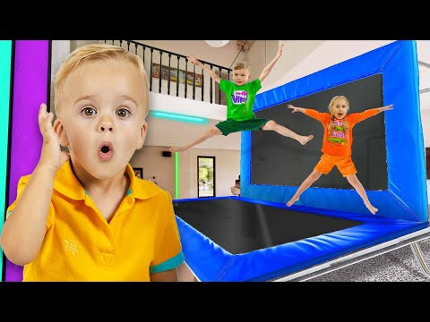 Chris transforme la maison en parc de trampolines | Les enfants développent leur créativité