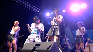 CHEKI NANDY ALIVYOMPANDISHA JOE BOY KWENYE STAGE ARUSHA