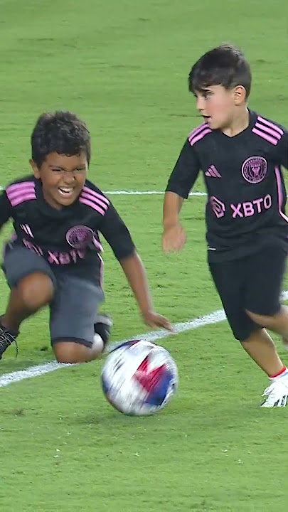 Ciro showing that physicality 😂