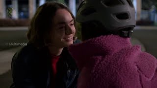 Casey and Izzie Kiss Scene - Atypical Season 4 - Netflix