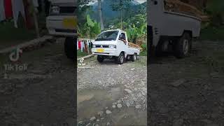 Mobil Pick Up Rasa Engkel. Muatan Kayu