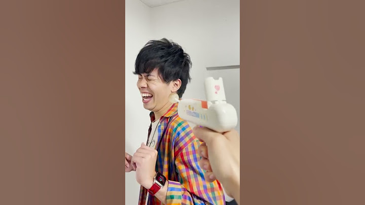 アメが出てくるキャンディ銃で襲ってみたらどんな反応する！？ #Shorts #ドッキリ #CandyGun