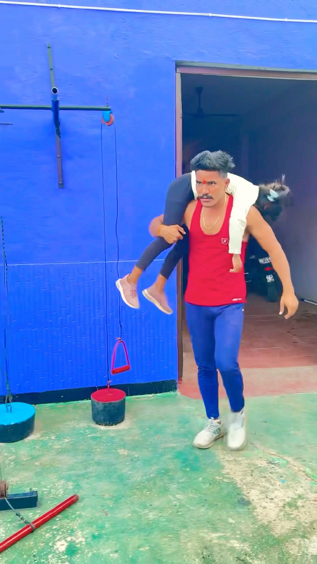 Sister ne Dumbbell Tod Diya ?‍??? #shortvideo #funny #comedy
