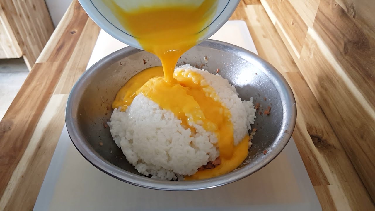 ⁣하루한끼 One meal A day`s Egg Fried Rice/ How I did it with leftover ham. 계란볶음밥 만들기.
