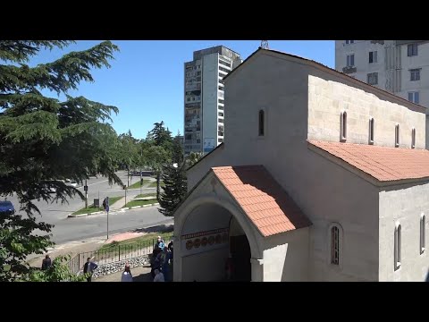 დღეს  საქართველოში წმინდა მოციქულის ანდრია პირველწოდებულის ხსენების დღე აღინიშნება