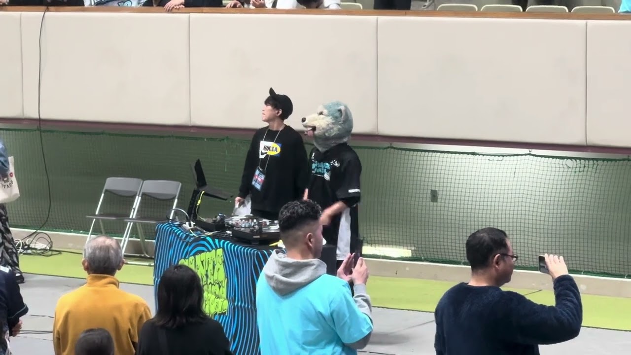 Vリーグカノアラウレアーズ福岡　VS福岡ギラソール　両チーム選手入場　MAN WITH ＡMISSION DJ Santa Monica 