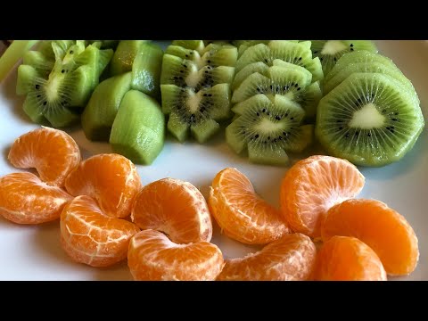 How to peel and cut a kiwi in many shapes. วิธีหั่นปอกและหั่นกีวี่