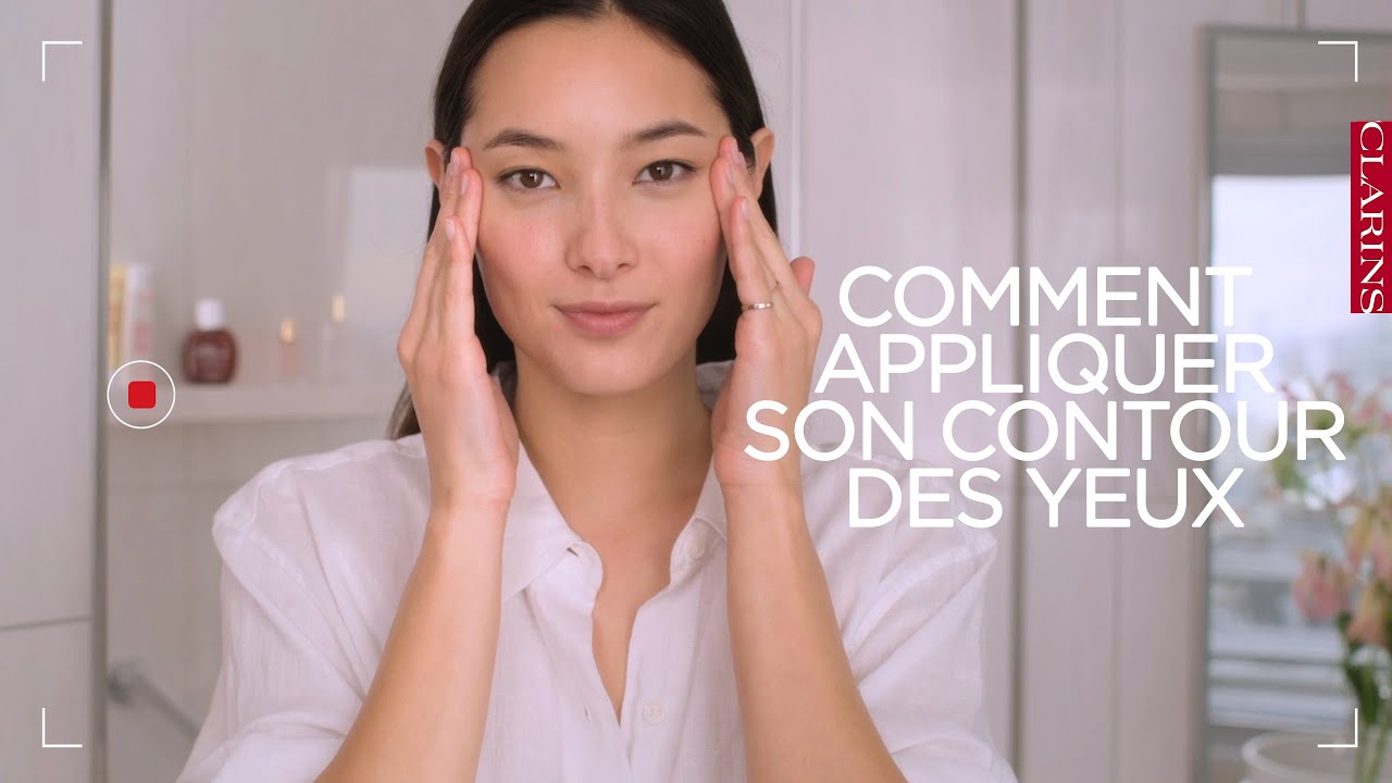 Comment appliquer son soin contour des yeux | Clarins - YouTube
