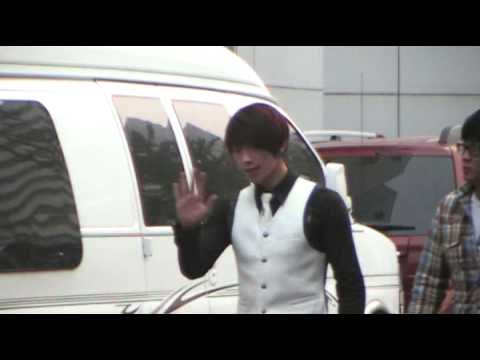 08.10.19 SBS 인기가요_주차장에서...비!!!(Rain)